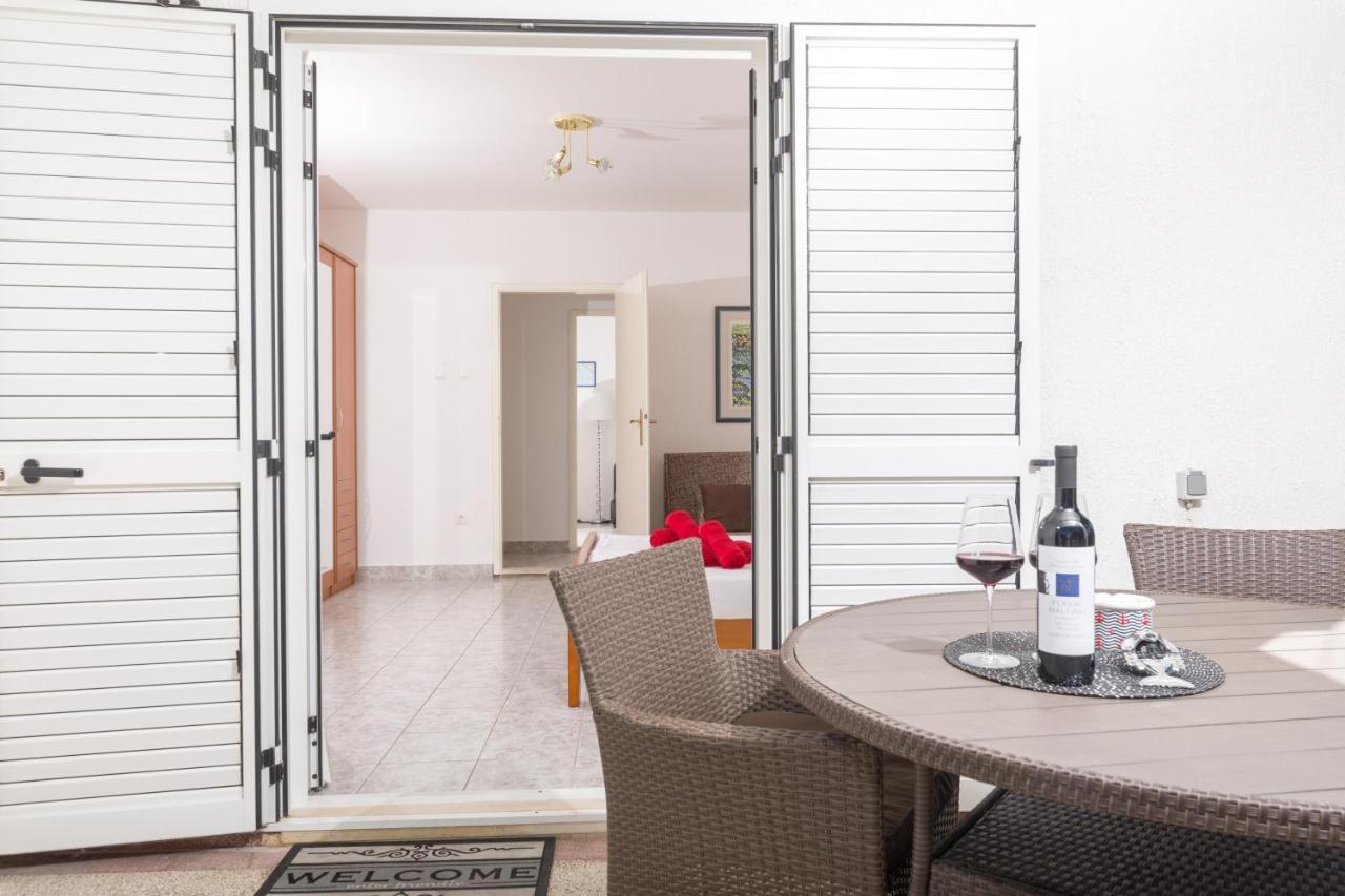 Apartments Dobronic Jelsa Kültér fotó