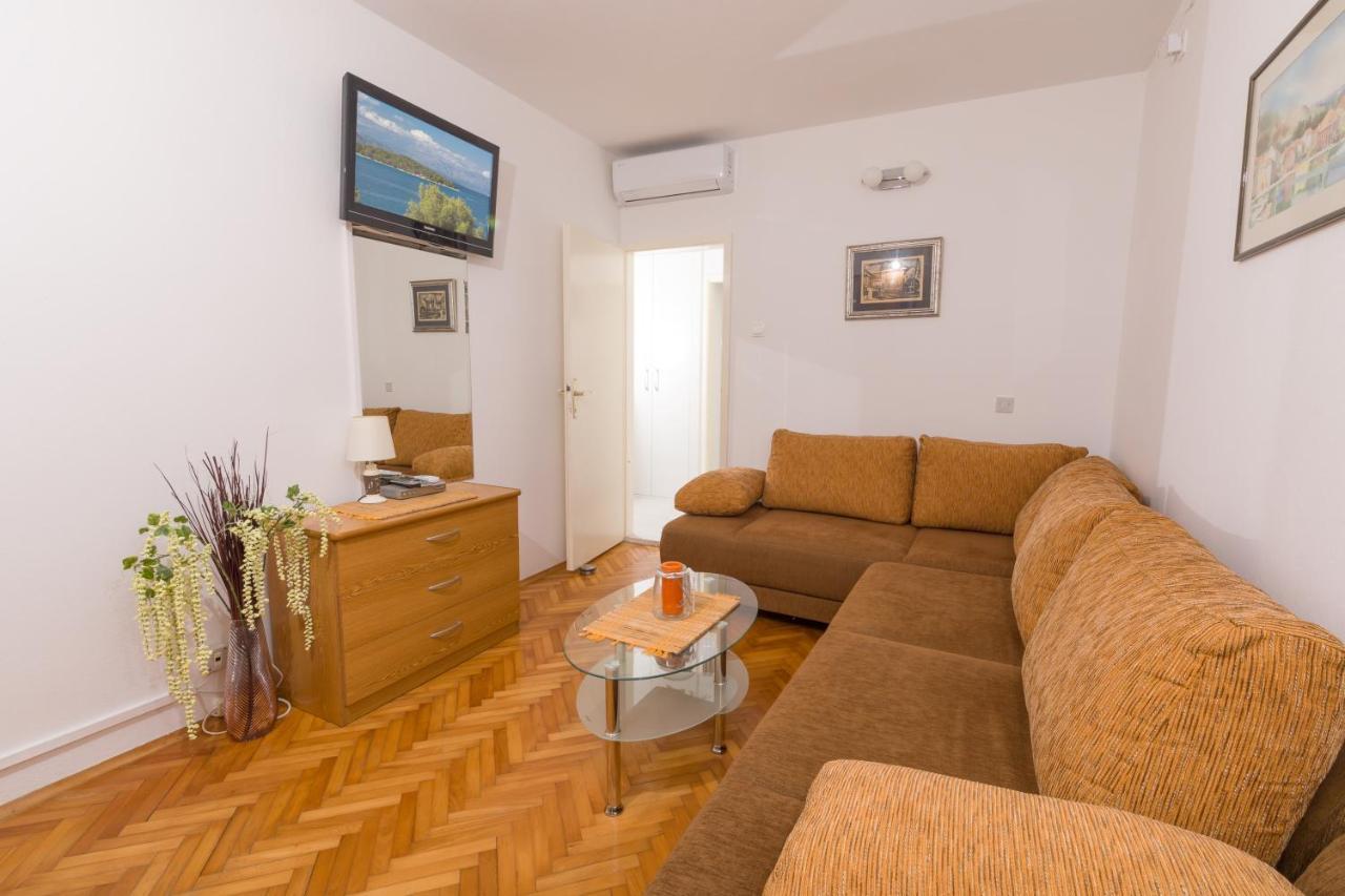 Apartments Dobronic Jelsa Kültér fotó